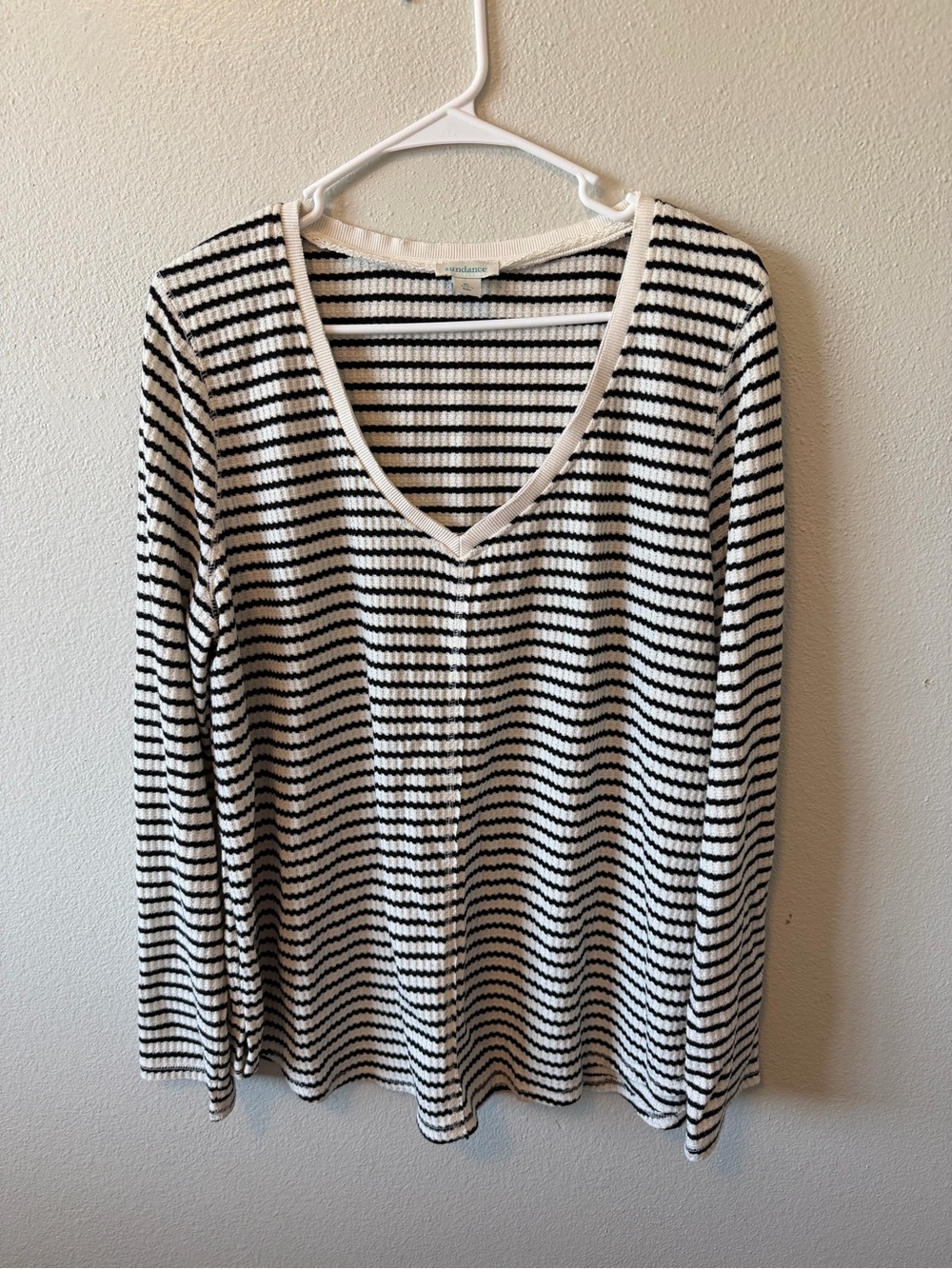 Sundance Black & White Striped Waffle Knit Top Long Sleeve V-Neck Thermal